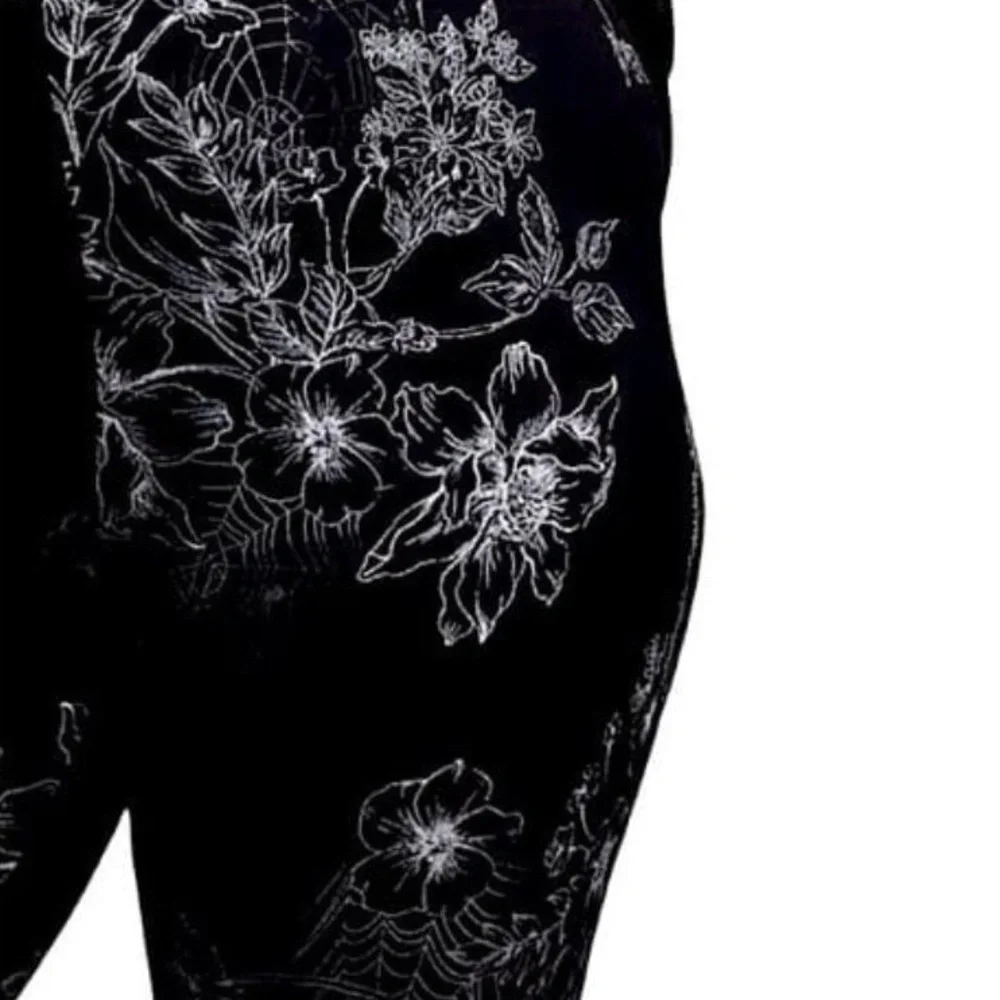 TORRID Nightfall Sketch Spiderweb Floral Deep Black Cropped Leggings NWT Size 3X